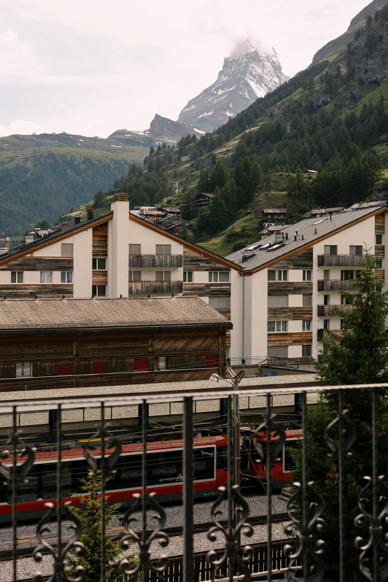 Schloss Zermatt - Cbd & Adaptogenic Spa And Sport Hotel Екстериор снимка